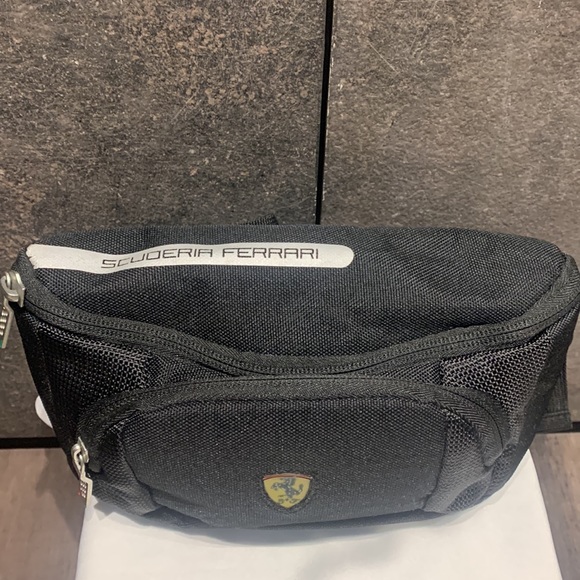 💯 Authentic Scuderia Ferrari Waist bag NWOT - Picture 3 of 7